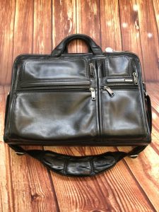 レザー仕様のTUMI
