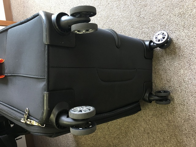 1ペア スーツケース用交換タイヤ スーツケースホイール 交換ホイール 代用 トラベルバッグ ラゲッジ 交換 取替え キャスター 360度回転