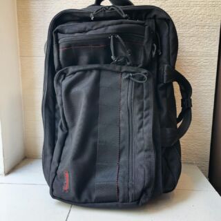 ・
ブリーフィングの名作T-1キャリーバック。

劣化してガタガタになってしまったキャスターを
同仕様のベアリングタイヤに交換です。

#スレッドアンドニードル
#カバン修理
#カバン
#修理
#bag
#鞄
#バッグ
#バッグ修理
#bagrepair
#恵比寿
#ブリーフィング
#briefing
#t1
#スーツケース
#キャリーバッグ
#キャスター交換